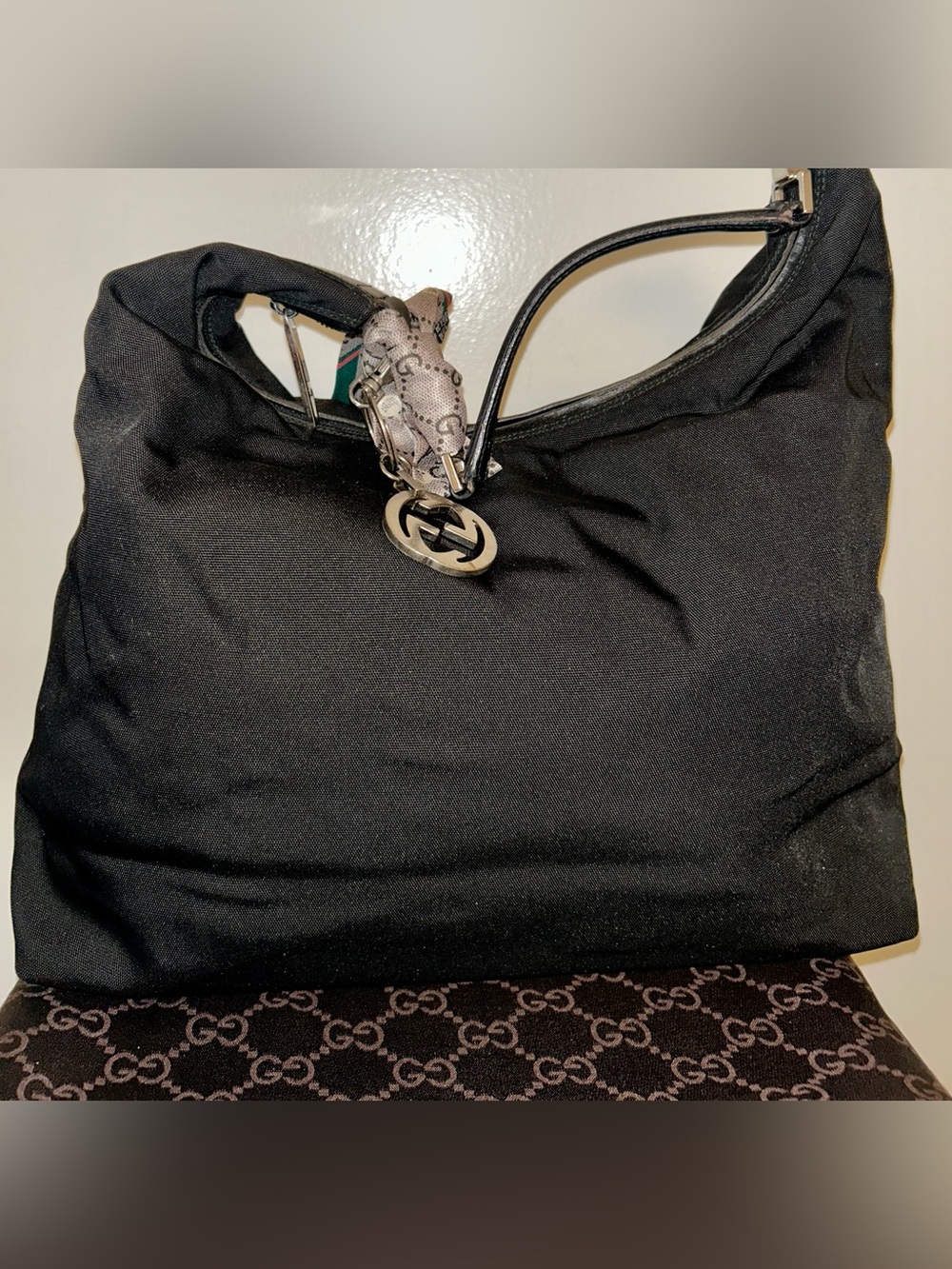 Tom Ford-era Gucci black nylon canvas hobo shoulder bag - Picture 7 of 16